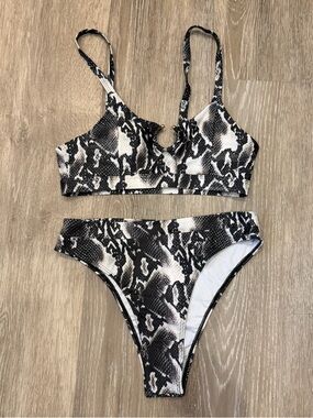 NEW Womens Small Bikini Set Black & White Snakeskin Print Bralette Cheeky Bottom